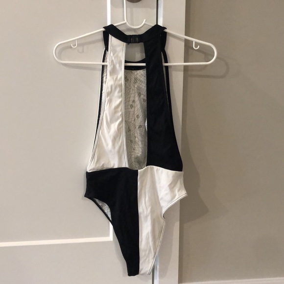 Gorgeous Sporty Swimsuit 😎 - Picture 4 of 7